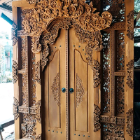Pintu Gebyok Ukir Setyl Bali dengan Desain Elegan dan Detail yang Halus