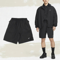 【NIKE 耐吉】褲子 Lab Solo Swoosh Shorts 男款 黑 短褲 寬版 拉鍊口袋 抽繩 小勾(DX0750-010)