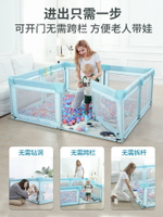 嬰兒圍欄兒童游戲爬行墊防護欄寶寶家用開門海洋球池床上地上兩用