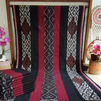 KAIN TENUN motif toraja warna hitam dipadu padankan warna merah, NTT, Lombok, troso Jepara