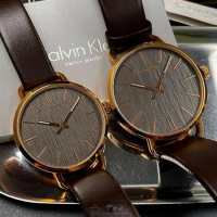 CK36mm, 42mm圓形玫瑰金精鋼錶殼古銅色錶盤真皮皮革咖啡色錶帶款CKP0168