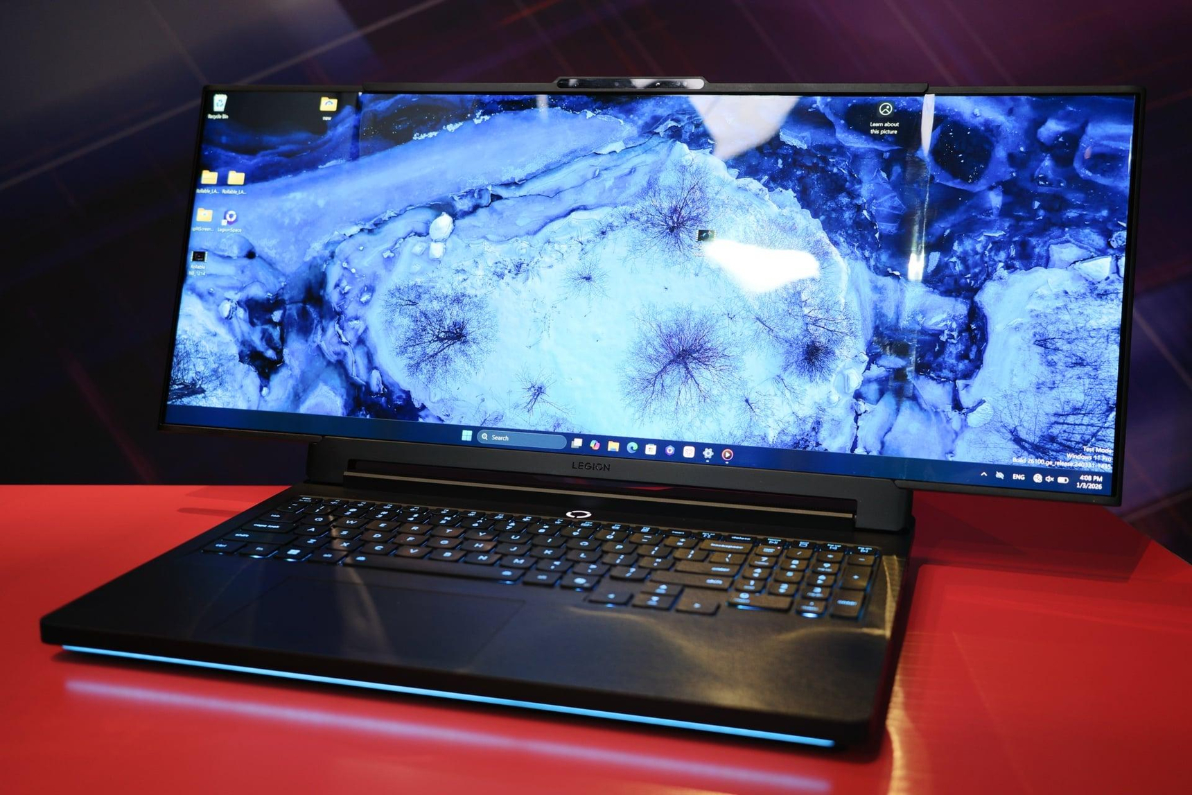 Lenovo の CES 2026 コンセプトノートPC：巻き取り式 OLED の 