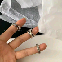 ROMANE - Cincin 3 in 1 Gaya Klasik Huruf Romawi dengan Desain Elegan dan Detail Unik untuk Tampilan 