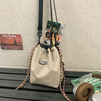 全城熱賣 - 男士斜挎包戶外運動抽繩小挎包手機包登山便攜單肩包女潮牌小背包卡其色