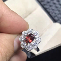 Flower-shaped natural garnet ring, 925 silver hot sale style, owner welfare products,
