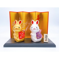 日本製❇️瀨戶市藥師窯 ❇️2023 彩耀招福干支 卯歲置物兔年卯 金銀一土鈴 New 福氣到來 金銀滿屋