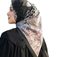 Buttonscarves series Como warna hitam jilbab segi empat motif wanita