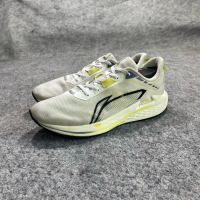 Merek : LINNING  Model : SNEAKERS RUNNING  Asla. : CHINA  Ukuran: 9 setara 43 insole 27.5cm