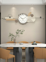 【免運】鐘表餐廳掛鐘客廳2024新款輕奢現代大氣原木格柵創意時鐘掛墻