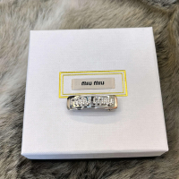 MIUMIU 爆款千金名媛風MIUMIU字母LOGO髮夾(銀色)(一入)