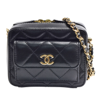 CHANEL香奈兒 經典仿舊金屬雙C LOGO菱格紋小牛皮斜背多口袋小包(黑色)