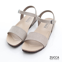 ZUCCA-質感皮革扣環素帶涼鞋-駝-z7007lc