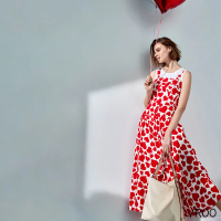 【iROO】氣質紅色愛心印花假兩件式無袖長洋裝