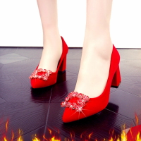 新款秀禾鞋婚鞋女小碼水鉆紅色粗跟高跟尖頭新娘鞋中跟孕婦女單鞋