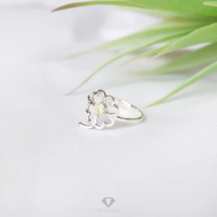 แหวนใบ Clover ประกับเพชร 4 แฉกแห่งความโชคดี Hope Faith Love Luck  (R113)