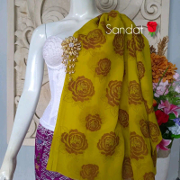 Kain kebaya lukis 3D  Bahan kain crefe .  MOTIF 3D benar\ warnanya hidup banget  Ukuran 1 baju"