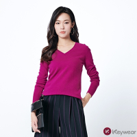 KeyWear奇威名品    輕暖舒適基本款V領針織毛衣-桃紅色