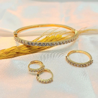 Set Perhiasan Wanita Lapis Emas 18k Anti Karat Anti Iritasi Gelang Kaku Cincin AntingSet Perhiasan W