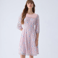 【ILEY 伊蕾】花樣蕾絲七分袖洋裝(粉色；M-XL；1241017101)