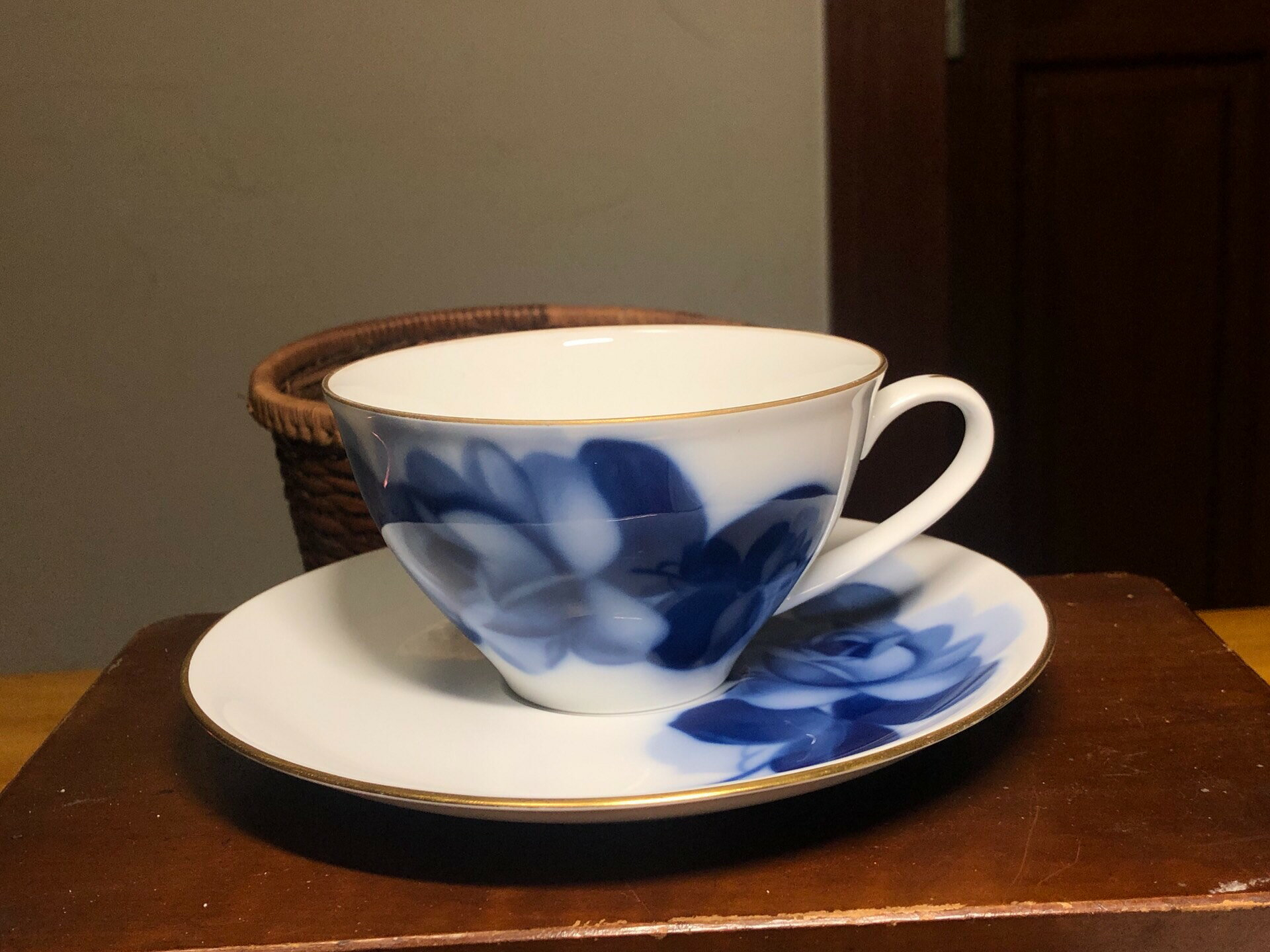 f002 D4 1.美品 OKURA CHINA 大倉陶園 カップ＆ソーサー 金彩