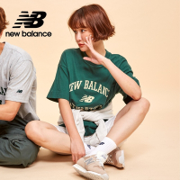[New Balance]親膚植絨學院風文字短袖上衣_女性_綠色_WT33551NWG