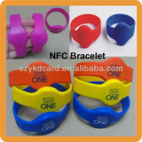 Wholesale 74mm：150 black/100 grey/50 bleu。65mm ：yellow 100/bleu 100/balck 600/red400pcs 。13.56mhz RFID Wristband F08 Silicon