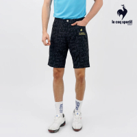 【LE COQ SPORTIF 公雞】高爾夫系列 男款黑色滿版字母印花防潑水抗UV短褲 QGT8T901