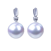 ต่างหูเพชรแท้ มุกญี่ปุ่นสีขาว 18K รุ่น White Akoya Iconic Taper Sparkling
