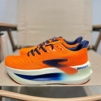 Giày chạy bộ Brooks Glycerin Max Cushioning với đế dày