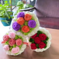 Buket Bunga Rajut Crochet dengan Gantungan TAs Rajut