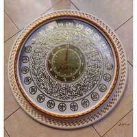 Ukiran Abadi - Luxury Handcrafted Kaligrafi Jam Dinding Diameter 75 Putih Kombinasi Emas Dari Kayu J