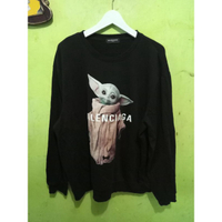 CREWNECK BALENCIAGA BABY YODA dan hd assc