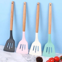 Sodet Lubang Silikon Gagang Kayu Leak Spatula Wooden Handle Promo Terbaru Terlaris