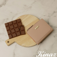 【KINAZ】雙層LOGO飾牌十字紋牛皮L型拉鍊零錢層短夾-香草奶棕-DOUBLE巧克力系列