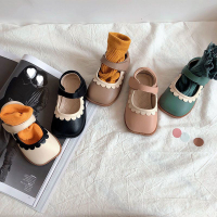 รองเท้าเจ้าหญิงรองเท้าหนังเด็กหญิง 2023 สไตล์ฤดูใบไม้ผลิสไตล์อังกฤษพื้นนิ่ม Velcro เด็กเด็กผู้หญิงลูกไม้