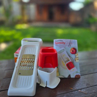 Speedy Grater Tupperware bisa digunakan untuk parutan buah buahan, sayuran, keju, cokelat DLL