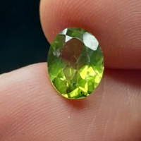 Natural Peridot Dim:est 9 x 7 x 3mm Berat 1.55ct Oval Cushion Cutting Hijau Clean VVS Asli Code A612