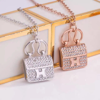 Kalung Titanium Wanita Dengan Liontin TAS Mini Mewah Elegan Anti Karat Tidak Mudah Luntur