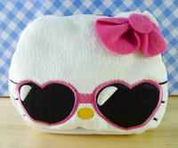【震撼精品百貨】Hello Kitty 凱蒂貓~化妝包/筆袋-扁平化妝包-愛心眼鏡