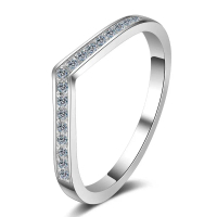 Cincin Moissanite GRA MoisaLuxe Cincin berbentuk V untuk Wanita Perak Sterling 925 Berlian 14 Mata M