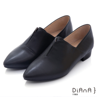 DIANA 2.7cm 質感羊皮撞色拼接微尖頭休閒鞋/低跟鞋-經典設計-黑
