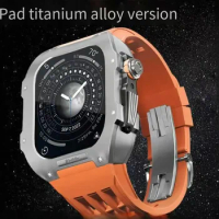 Yalilai is applicable to Apple Watch iWatch S7 titanium alloy case with integrated protective case refitted accessories