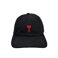 AMI 經典紅色刺繡愛心可調整棒球帽 (黑色)