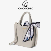 COCO CHIC กระเป๋าสะพาย กระเป๋าถือ หญิง เข้ากับทุกวัย พร้อมผ้าพันคอไหม