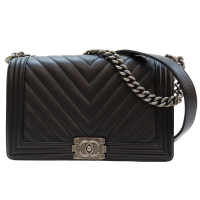 【二手名牌BRAND OFF】CHANEL 香奈兒【再降價】黑色 牛皮 BOY28 肩背包 銀扣