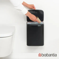 【Brabantia】BO WASTE BIN 掀蓋式環保垃圾桶7L-尊爵黑(可壁掛)
