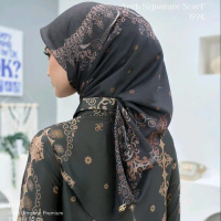 DYN - Aceh Signature Scarf \Indonesian Culture Series\" DYN SIGNATURE Hijab persegi Kerudung Segiemp