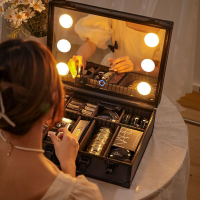 化妝箱 帶鏡子化妝箱大容量帶LED燈紋繡美甲跟妝師化妝品收納箱便攜手提