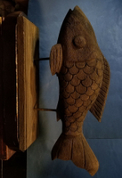 一件老木雕擺飾 安靜的肥魚
