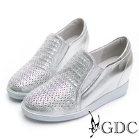 GDC-真皮沖孔金屬感水鑽內增高休閒鞋-銀色
